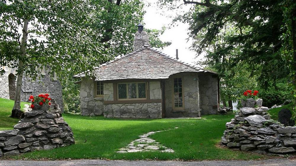 Каменный дом Kamennyy dom-Эрл Янг-Экодом